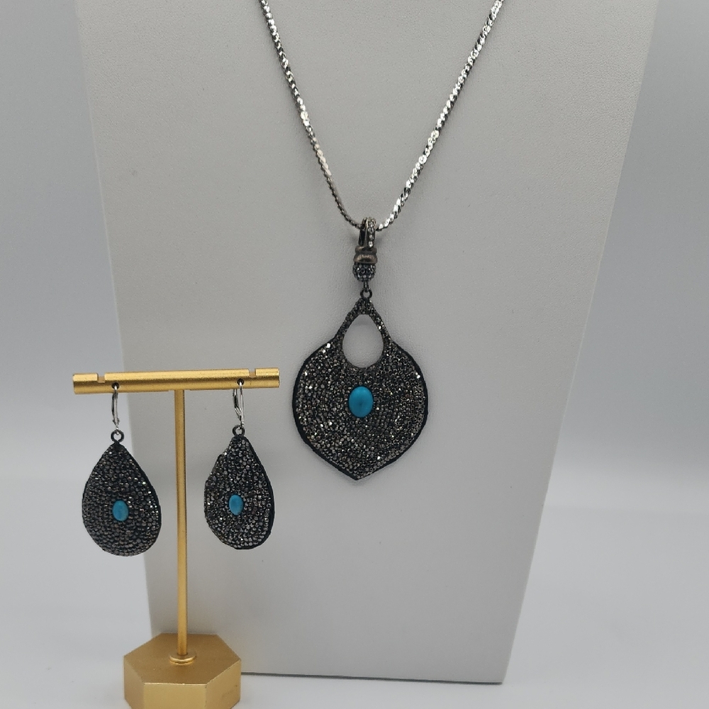 Elegant Black and Turquoise Necklace Set